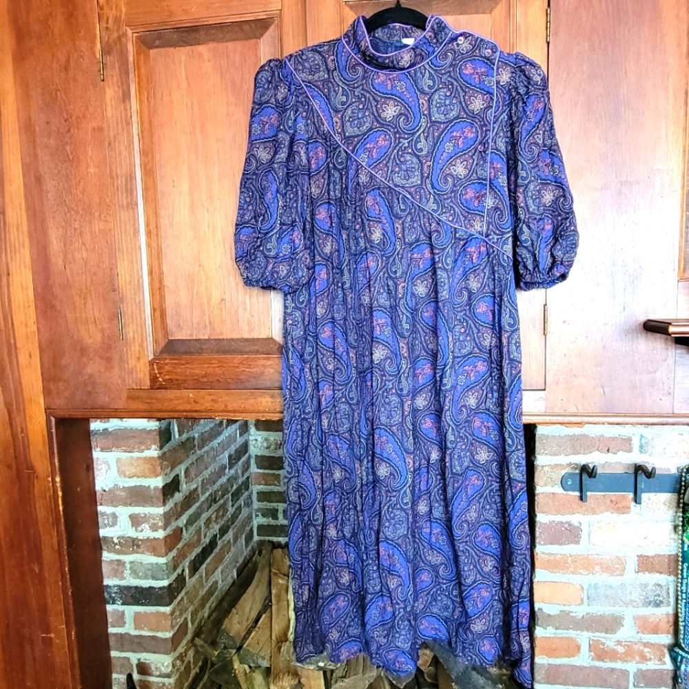Vintage Puff Sleeve Purple Paisley Dress - Midi Length - Asymmetrical Top - L